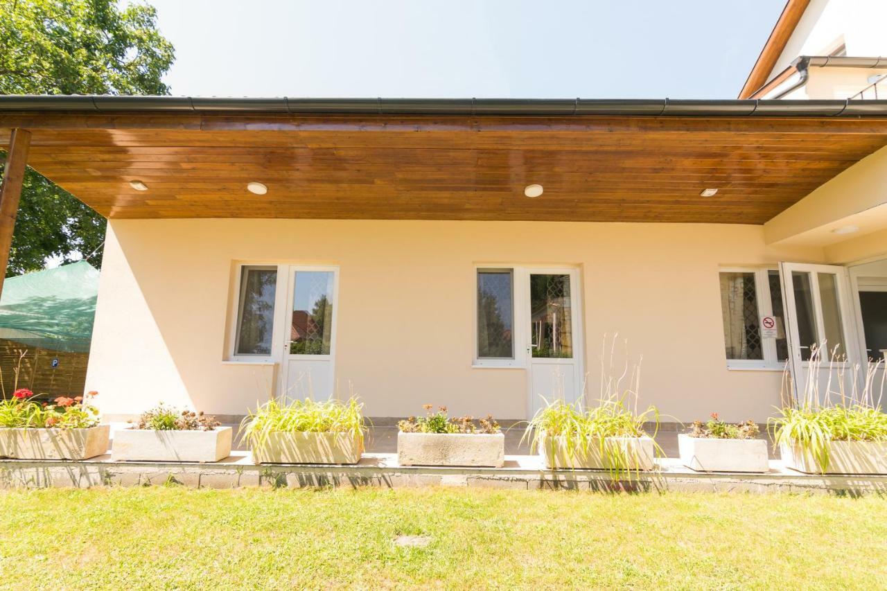 Villa Viktoria Nyíregyháza Exteriér fotografie